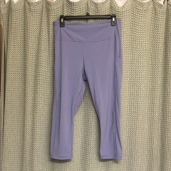 Workout Athleta Ultimate Stash Pocket Capri Tight - Picture 6 of 8